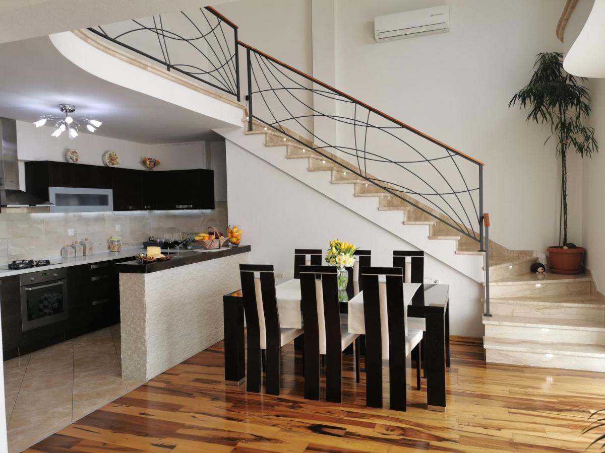 Apartma Deak *