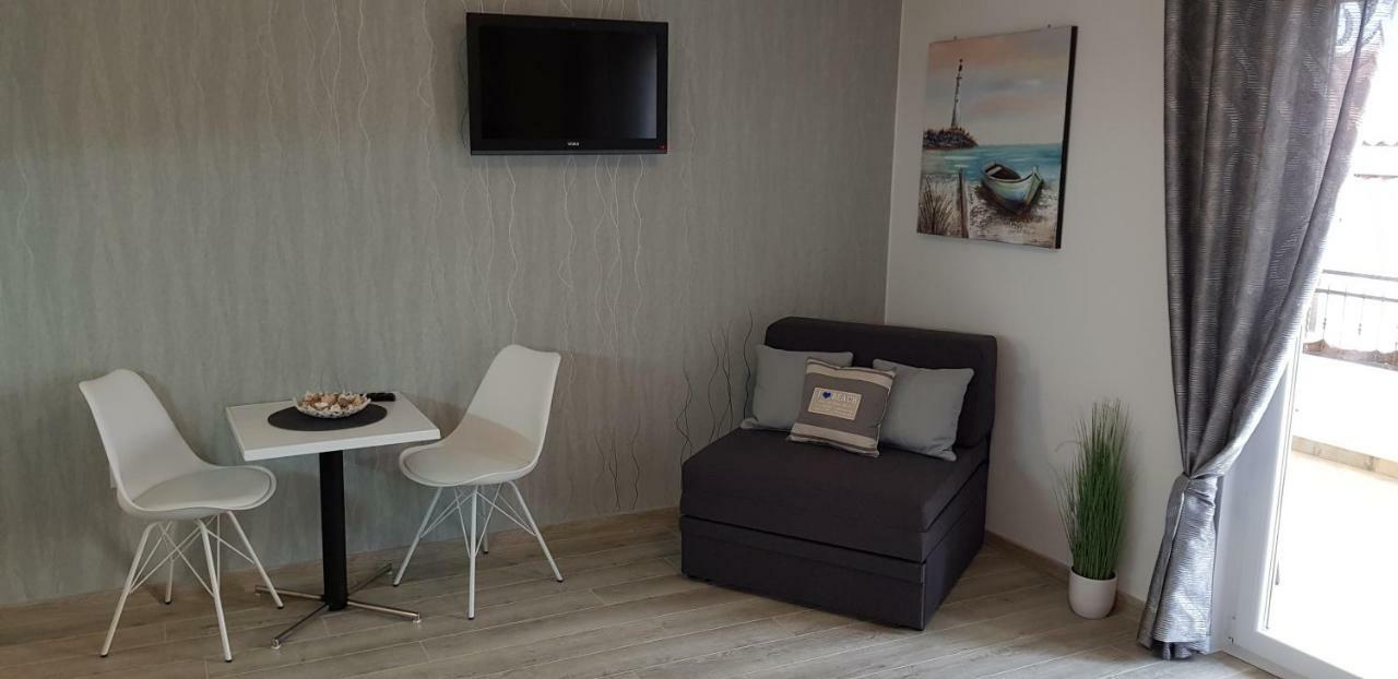 Apartma Deak *